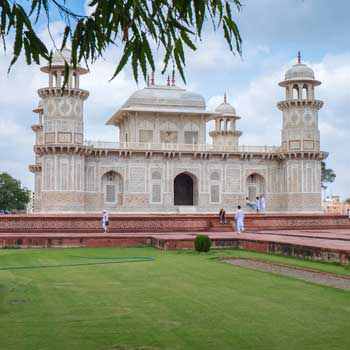 Same day agra tour by train